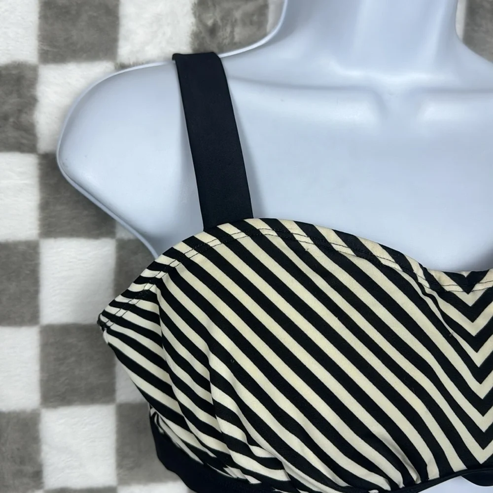 Athleta stripped wired swim top 36 B/C